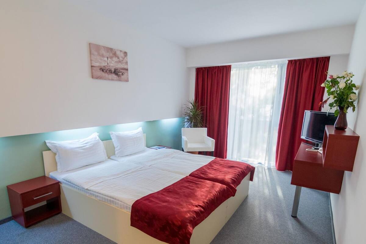 Minibar, in-room safe, blackout curtains, iron/ironing board