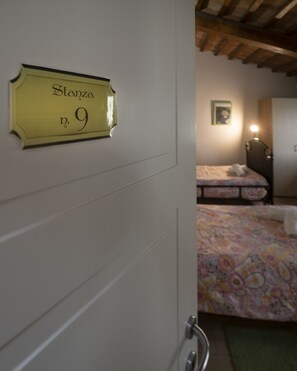 Traditionele resortwoning, meerdere slaapkamers | Een bureau, gratis wifi, beddengoed