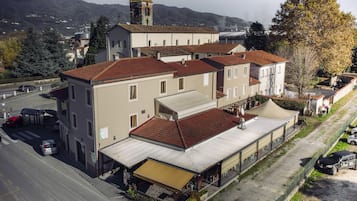 Lunch and dinner served, Regional cuisine