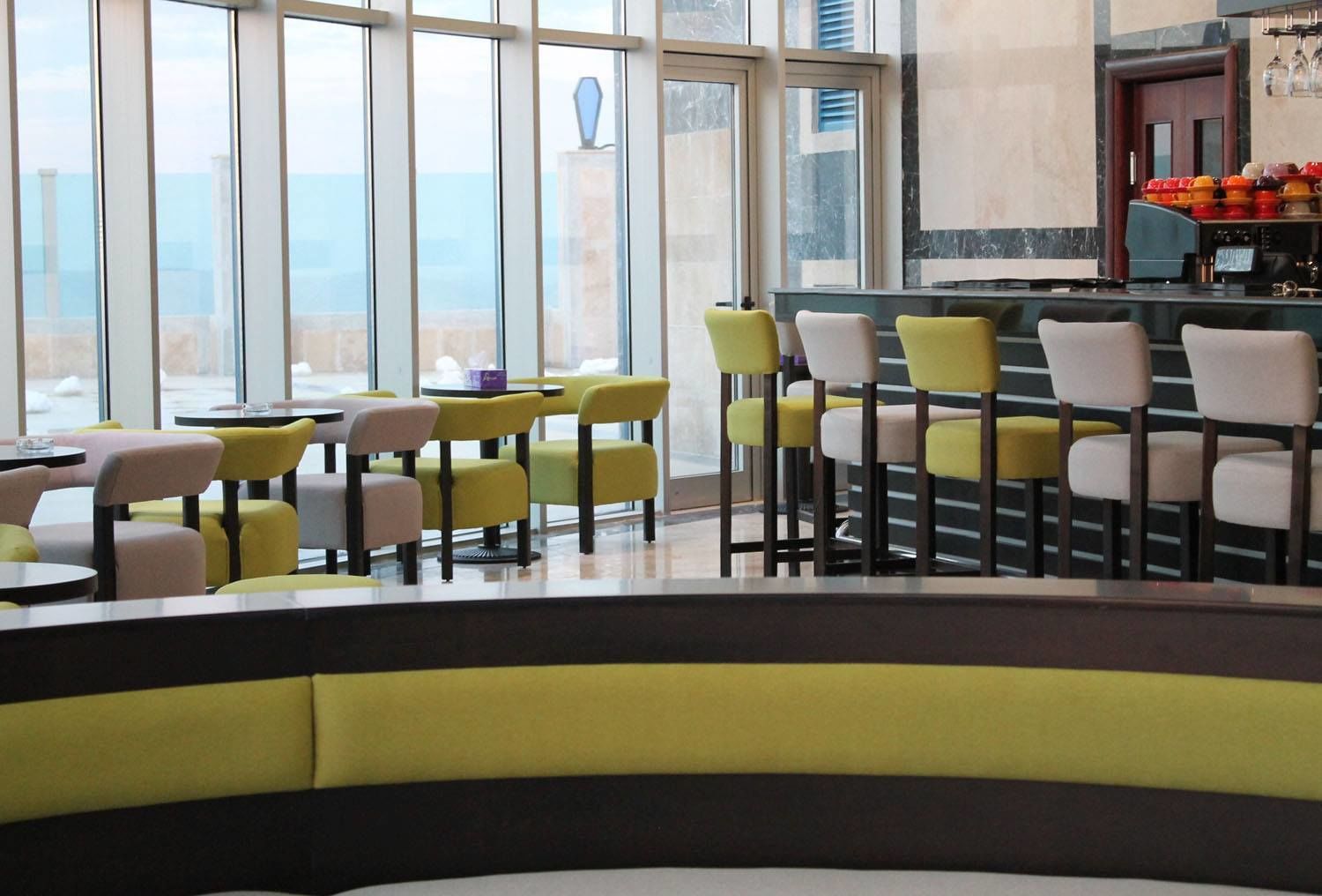 breakfast, lunch, dinner served; international cuisine