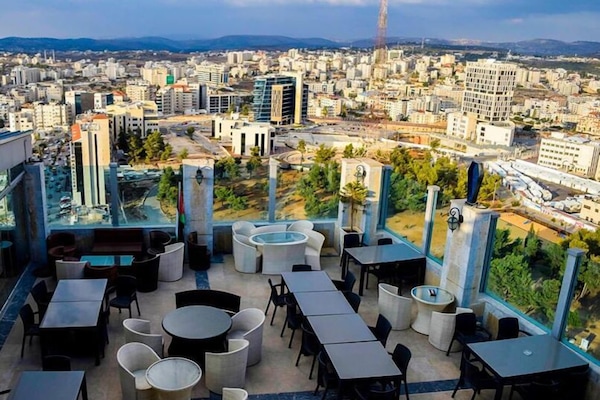 Frokost, lunsj og middag serveres, internasjonale retter