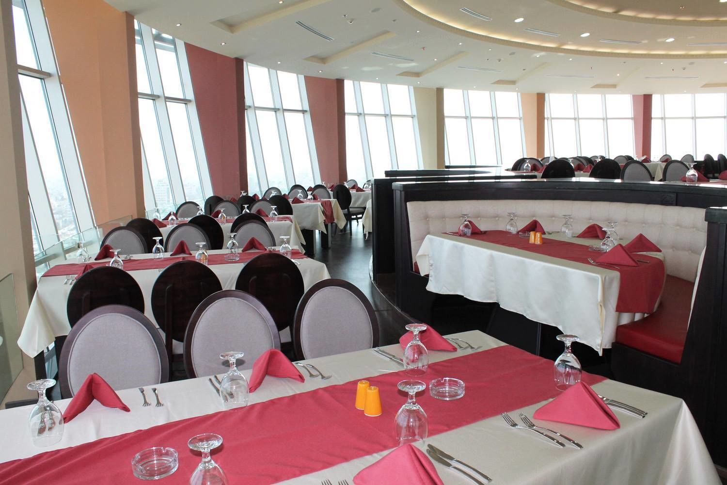 breakfast, lunch, dinner served; international cuisine