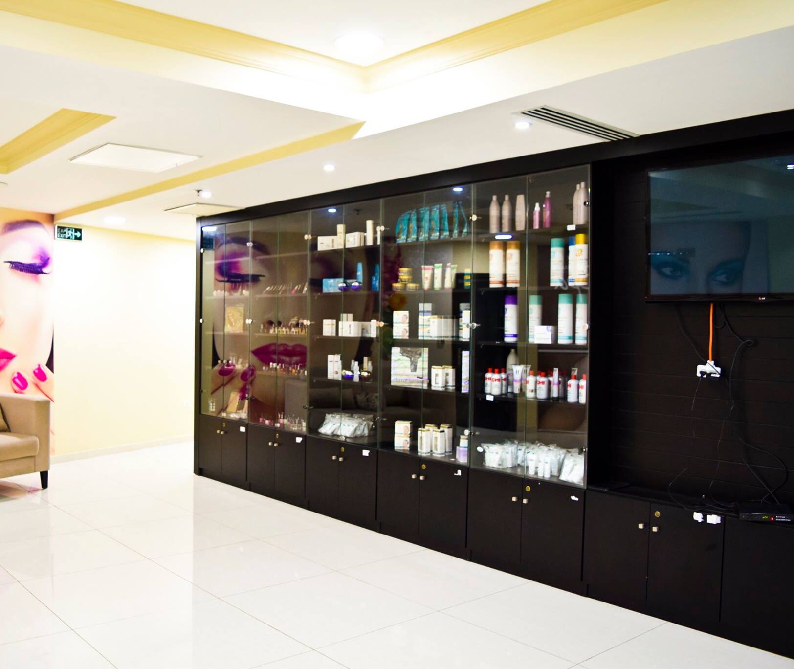 sauna, steam room, body wraps, body scrubs, facials, 2 treatment rooms