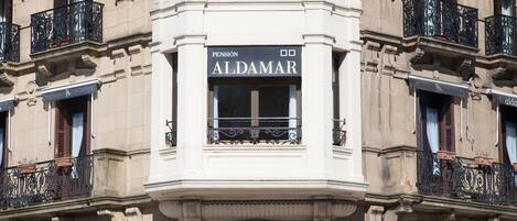 Fachada de la propiedad