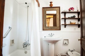 Classic Double or Twin Room | Bathroom - Rural Biniarroca (Sant Lluis)