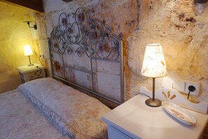 Quarto Casal ou Twin Superior | Cofres nos quartos, ferros/tábuas de passar roupa, Wi-Fi de cortesia