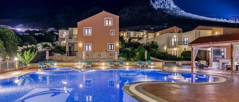 Hồ bơi ngoài trời, ghế dài tắm nắng