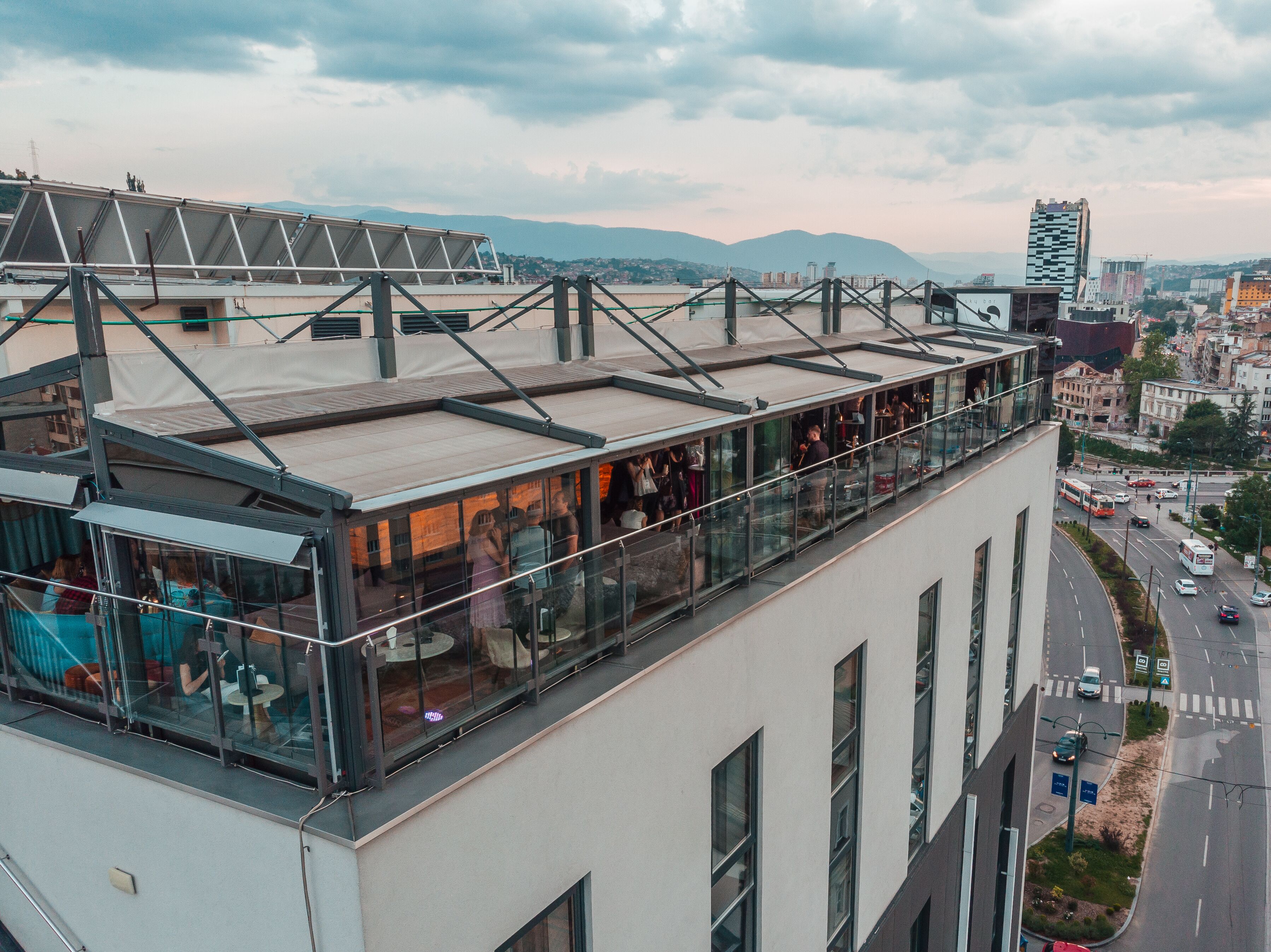 serves lunch and dinner