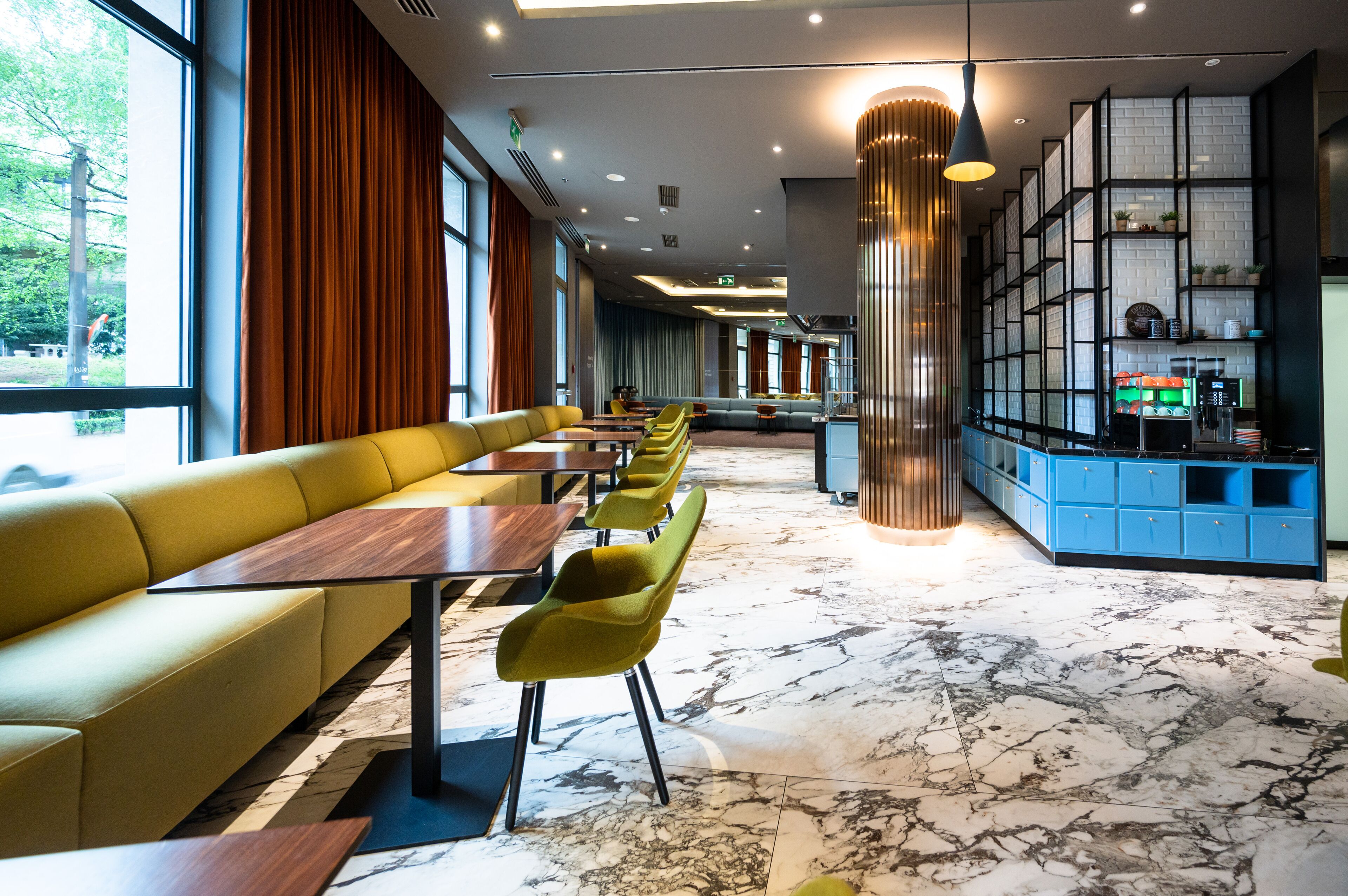 breakfast, lunch, dinner served; international cuisine