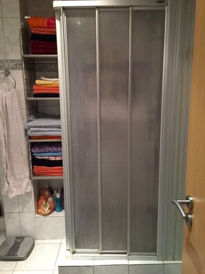 Hair dryer, towels - FEO Apartments & Messezimmer Vermittlung Hannover (Hannover)