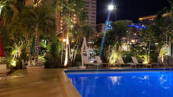 Outdoor pool, pool umbrellas, sun loungers