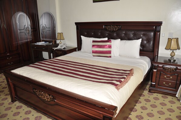 Deluxe Double Room | Living room | Flat-screen TV