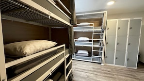 Cortinas opacas, tabla de planchar con plancha, wifi gratis