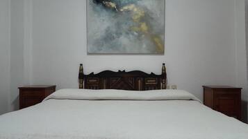 Camas con pillow-top y espacio para trabajar con laptop