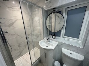 Economy Double Room | Bathroom | Shower, hair dryer, towels