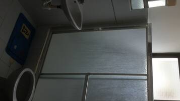 Double Room | Bathroom | Shower, free toiletries, hair dryer