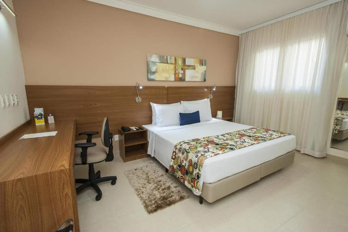 Minibar, coffres-forts dans les chambres, bureau, chambres insonorisées