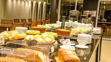 Sudah termasuk sarapan prasmanan setiap hari