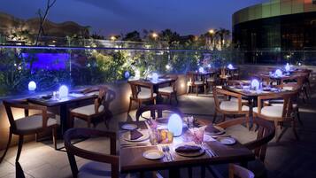 4 restaurants, breakfast served, international cuisine