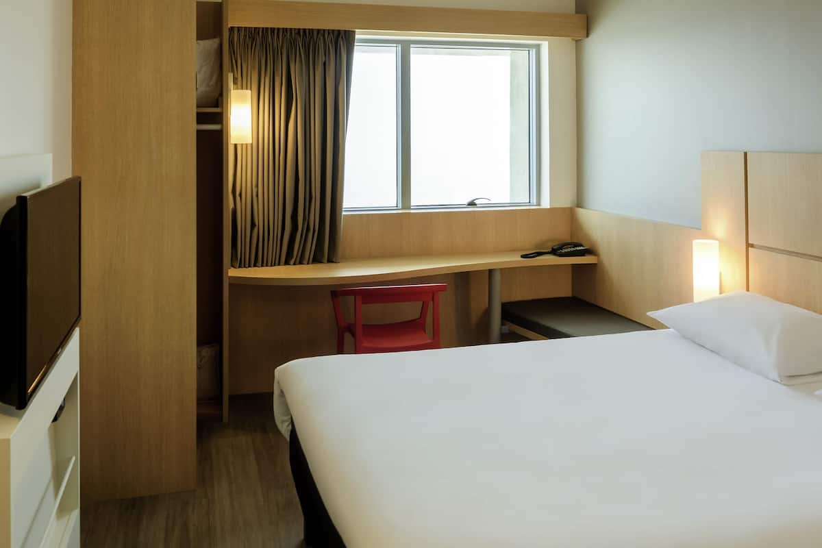 Standardrum - 1 dubbelsäng | 1 sovrum, värdeförvaringsskåp på rummet och ljudisolering