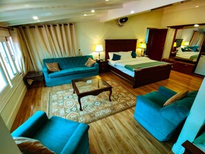 Suite Eksekutif, 2 kamar tidur, pemandangan lembah | Seprai premium, dilengkapi dengan perabotan berbeda-beda, dan meja kerja