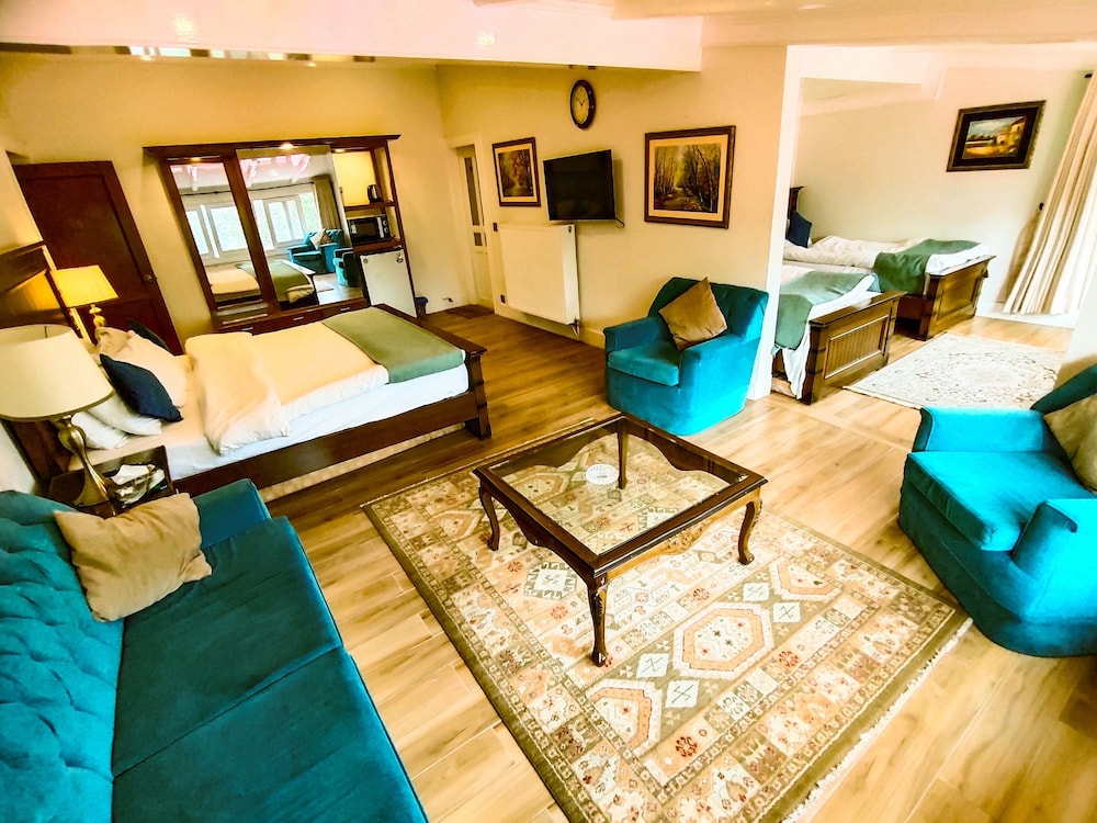 Lockwood Hotel Murree by null