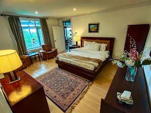 Premium bedding, individually furnished, desk, free WiFi