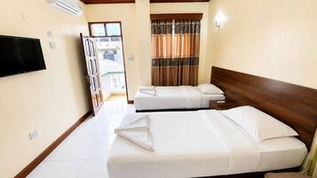 Quarto casal standard, 1 cama de casal | Roupas de cama premium, cofres nos quartos
