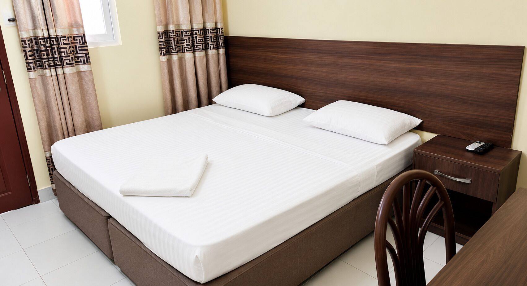 Kamar Double Standar, 1 Tempat Tidur Double | Seprai premium, brankas, setrika/meja setrika, dan Wi-Fi gratis