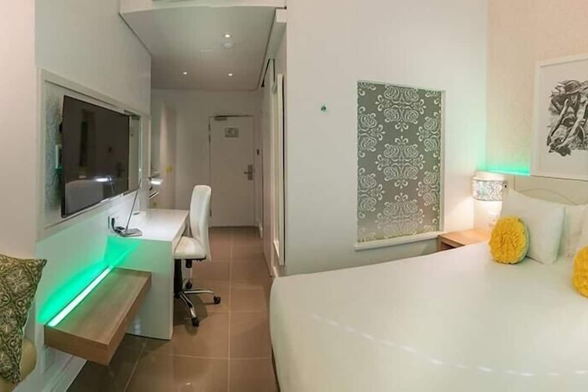 Minibar, in-room safe, desk, blackout curtains