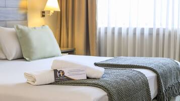 เครื่องนอนระดับพรีเมียม, มินิบาร์, ตู้นิรภัยในห้องพัก, ผ้าปูที่นอน