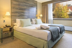 Superior King | Premium bedding, minibar, in-room safe, bed sheets