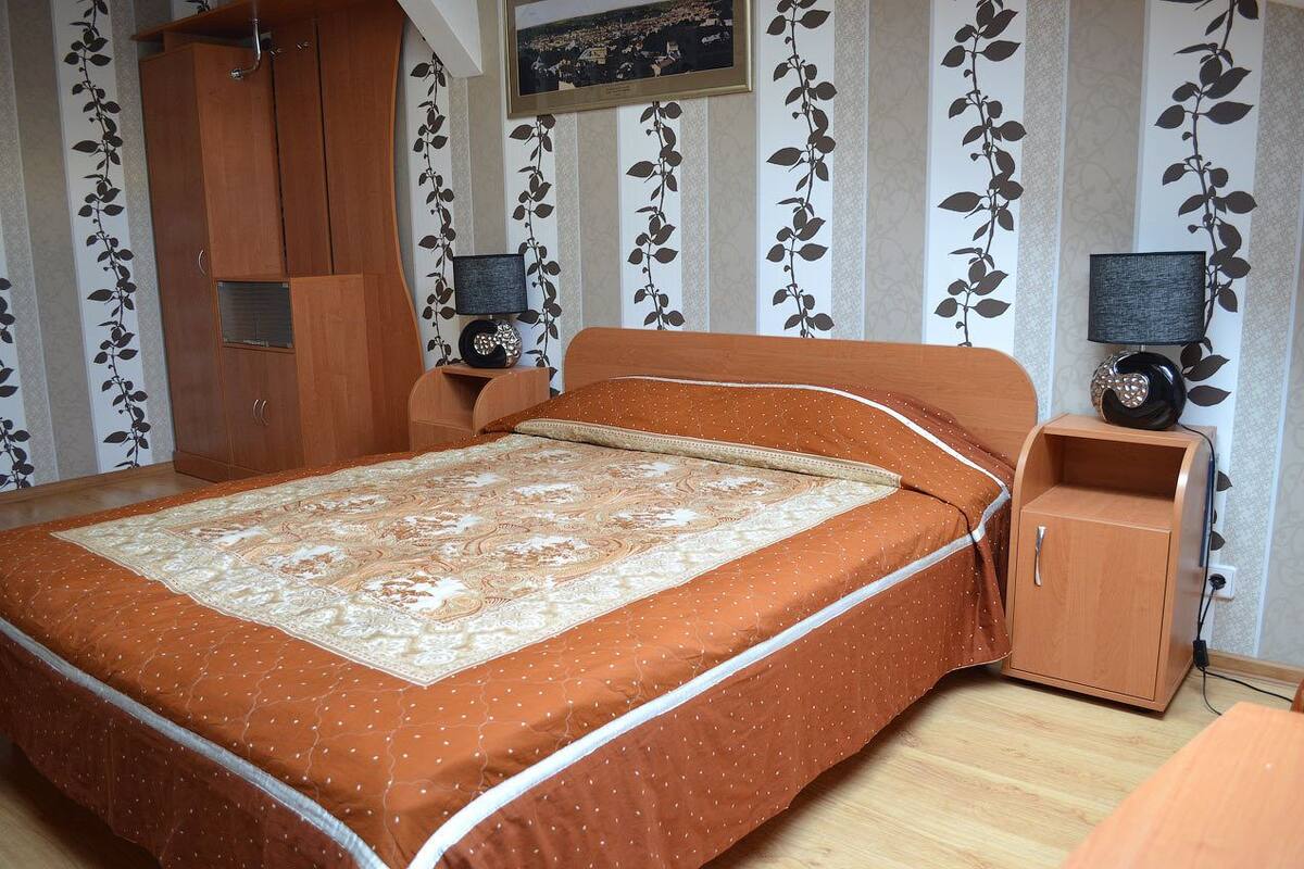 Suite, Jetted Tub | In-room safe, rollaway beds, free WiFi