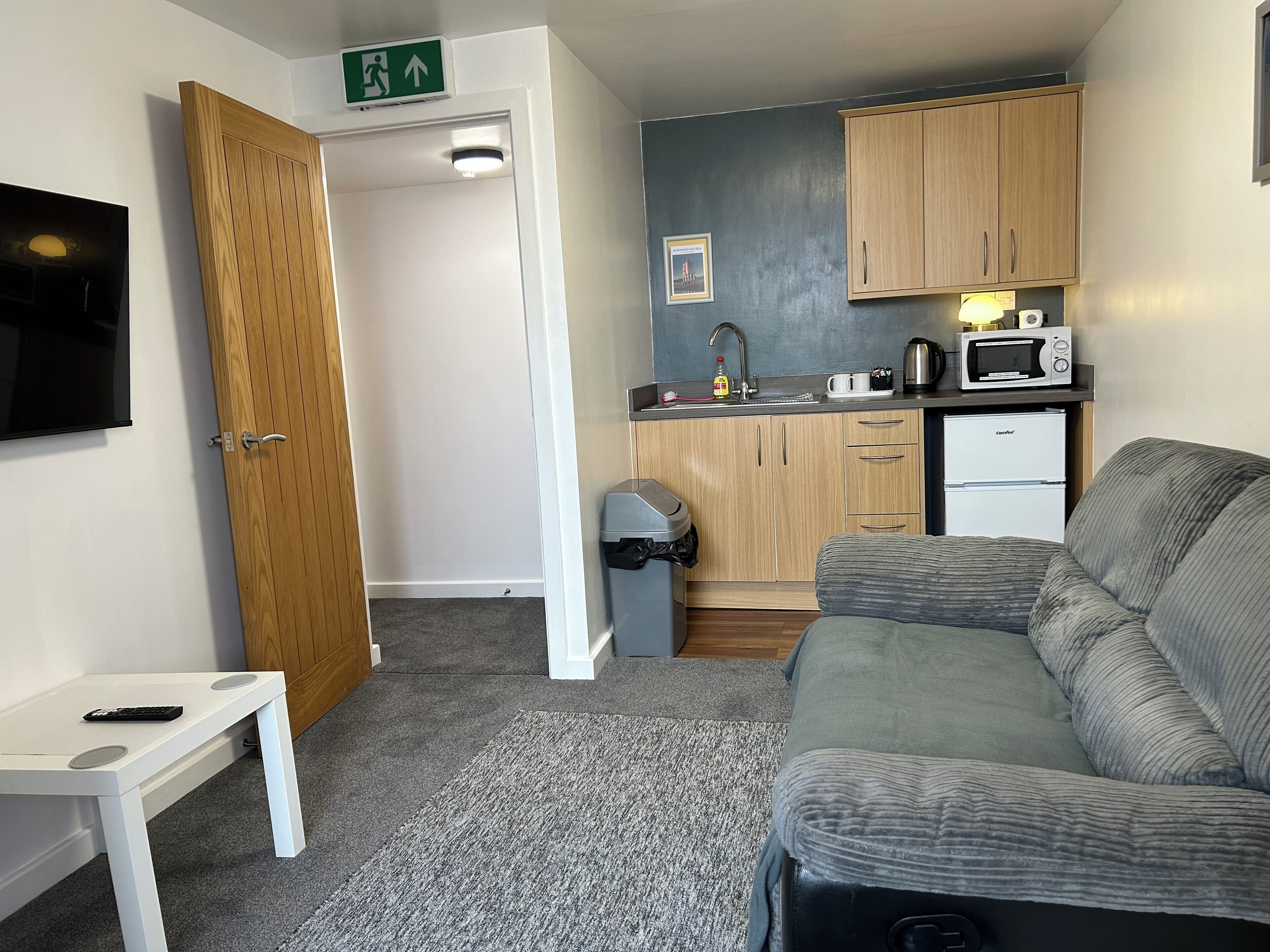 apartment, 1 double bed, non smoking, kitchenette | private kitchenette | microwave, coffee/tea maker, electric kettle