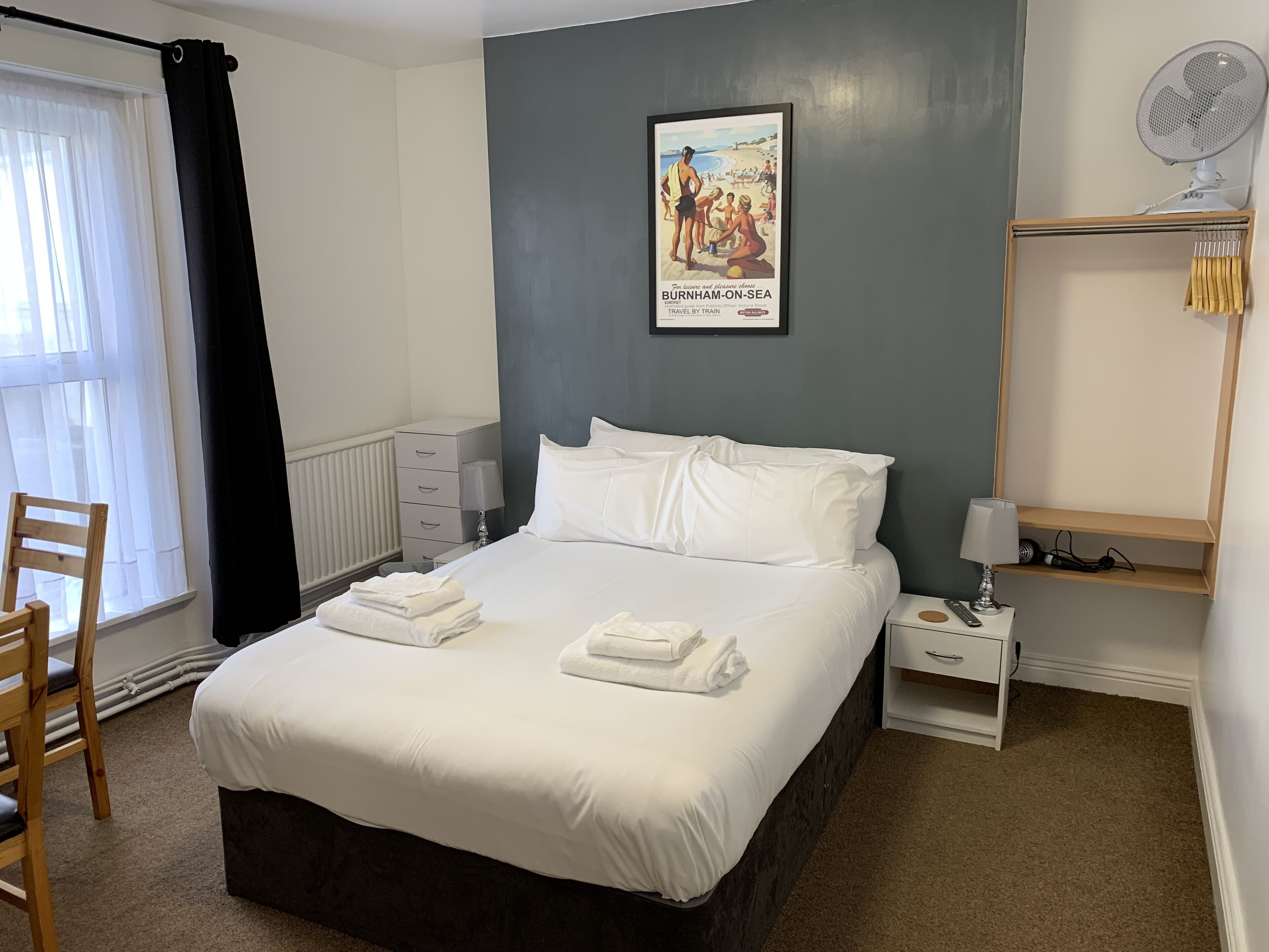 double room, 1 double bed, non smoking, ensuite | 1 bedroom, individually decorated, free wifi, bed sheets