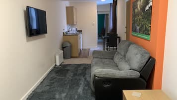 Apartment, 1 Double Bed, Non Smoking, Kitchenette | Living area