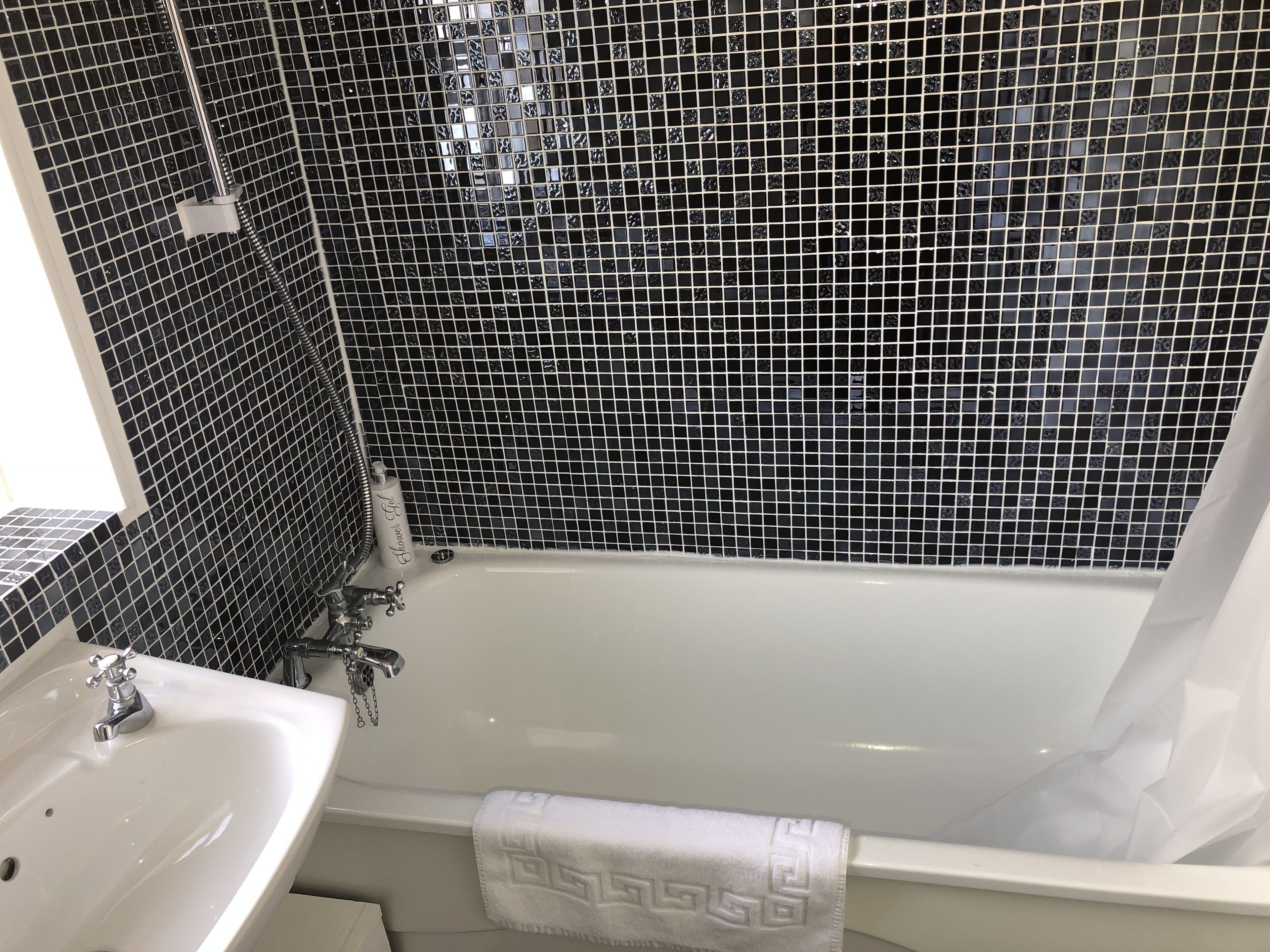 double room, 1 double bed, non smoking, ensuite | bathroom | free toiletries, hair dryer, towels, soap