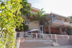 Quang cảnh nhìn từ nơi lưu trú