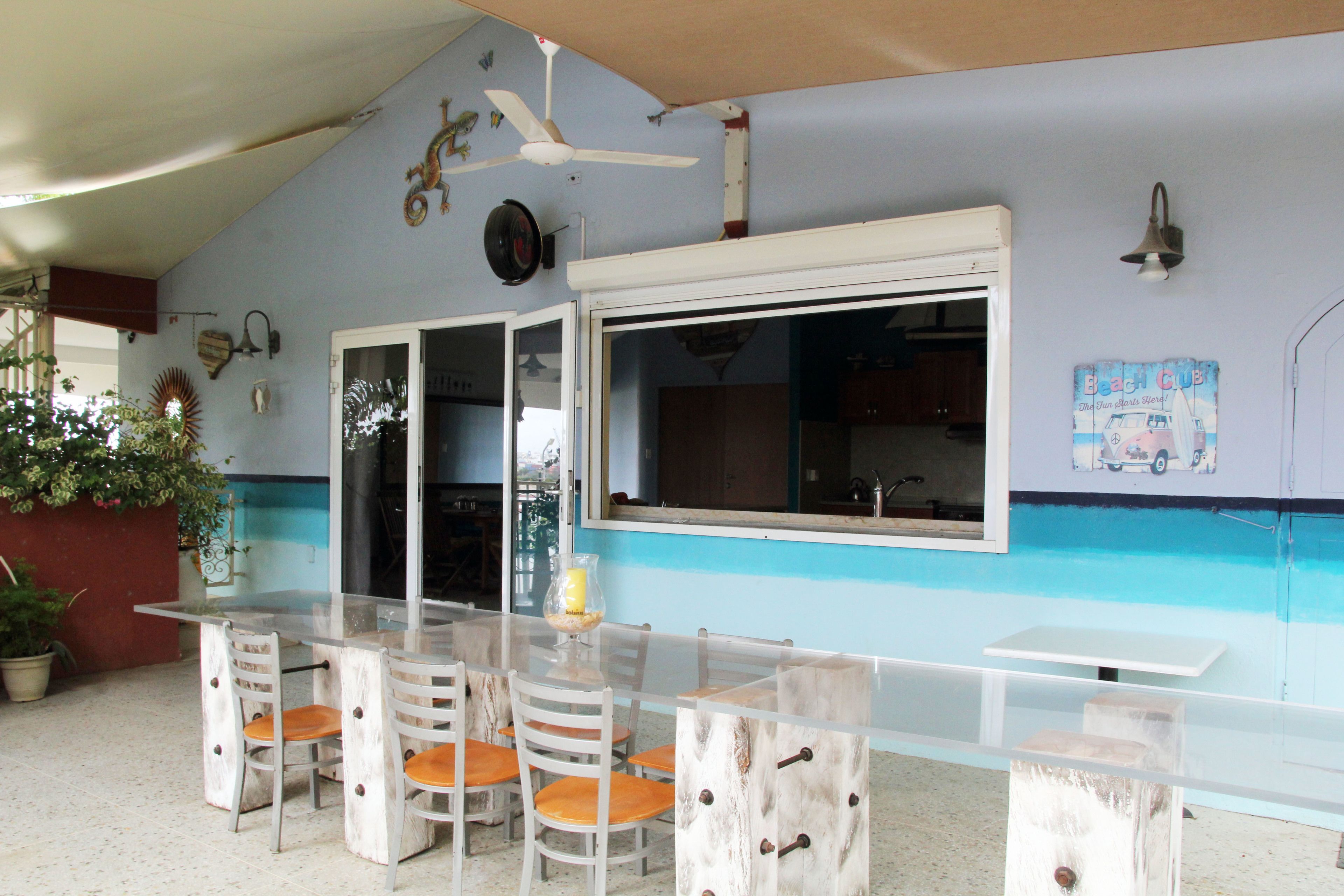 Bar ved bassenget