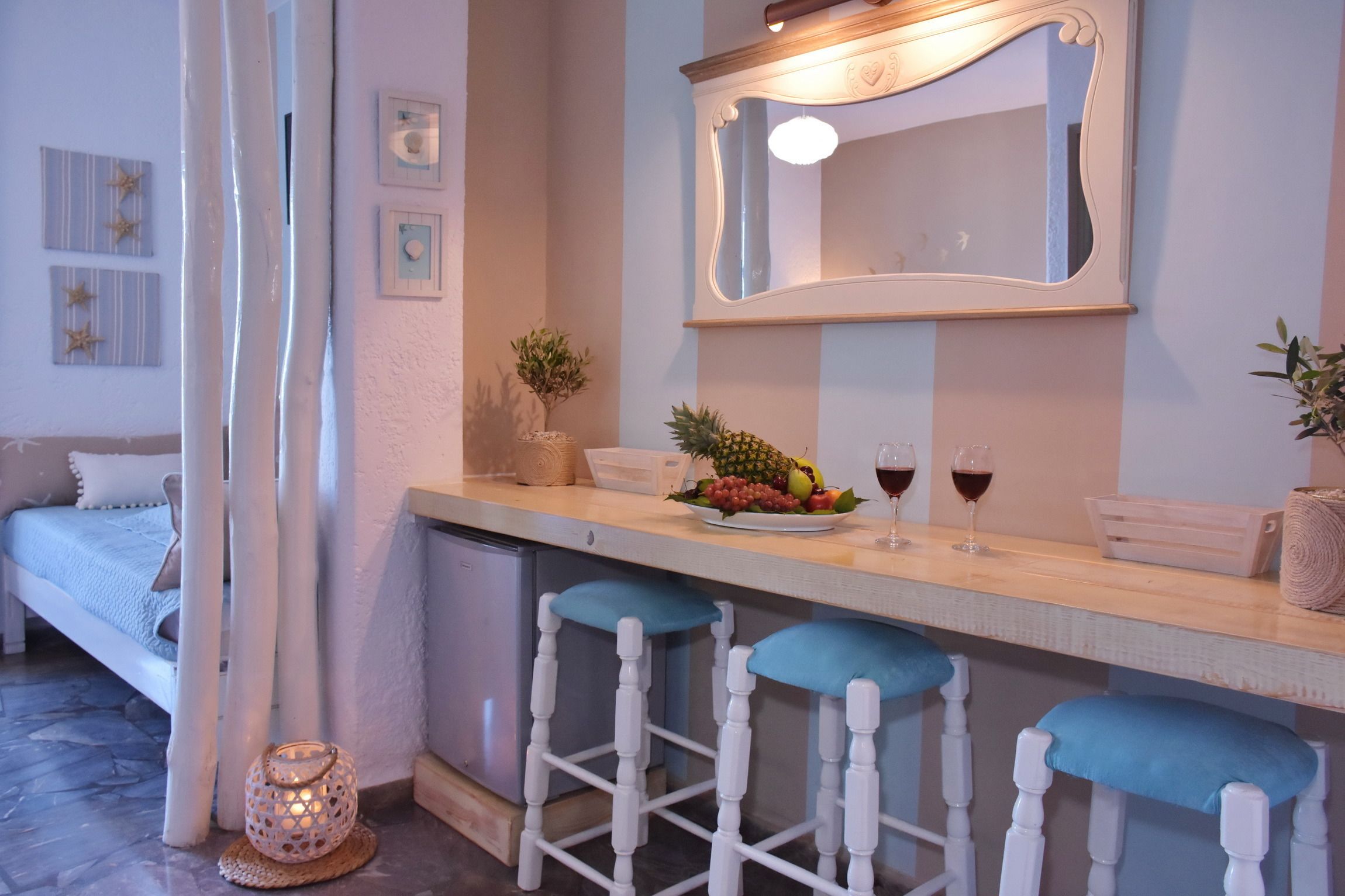 Habitación triple, vista al mar | Tabla de planchar con plancha, cunas gratuitas y camas extra 