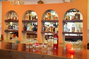 Bar (trong khuôn viên)