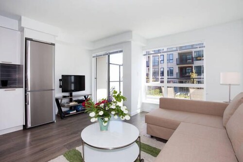 1 Bedroom China Town Condo