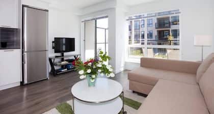 1 Bedroom China Town Condo