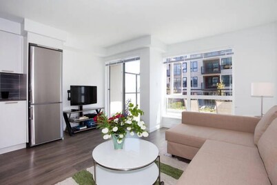 1 Bedroom China Town Condo