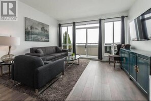 Lägenhet City - 1 queensize-säng med bäddsoffa - utsikt mot staden | Vardagsrum | Platt-tv