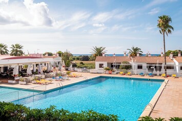 Bar en bord de piscine