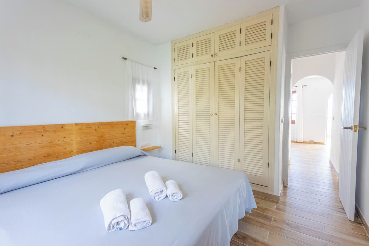 2 bedrooms, iron/ironing board, WiFi (free), bed sheets