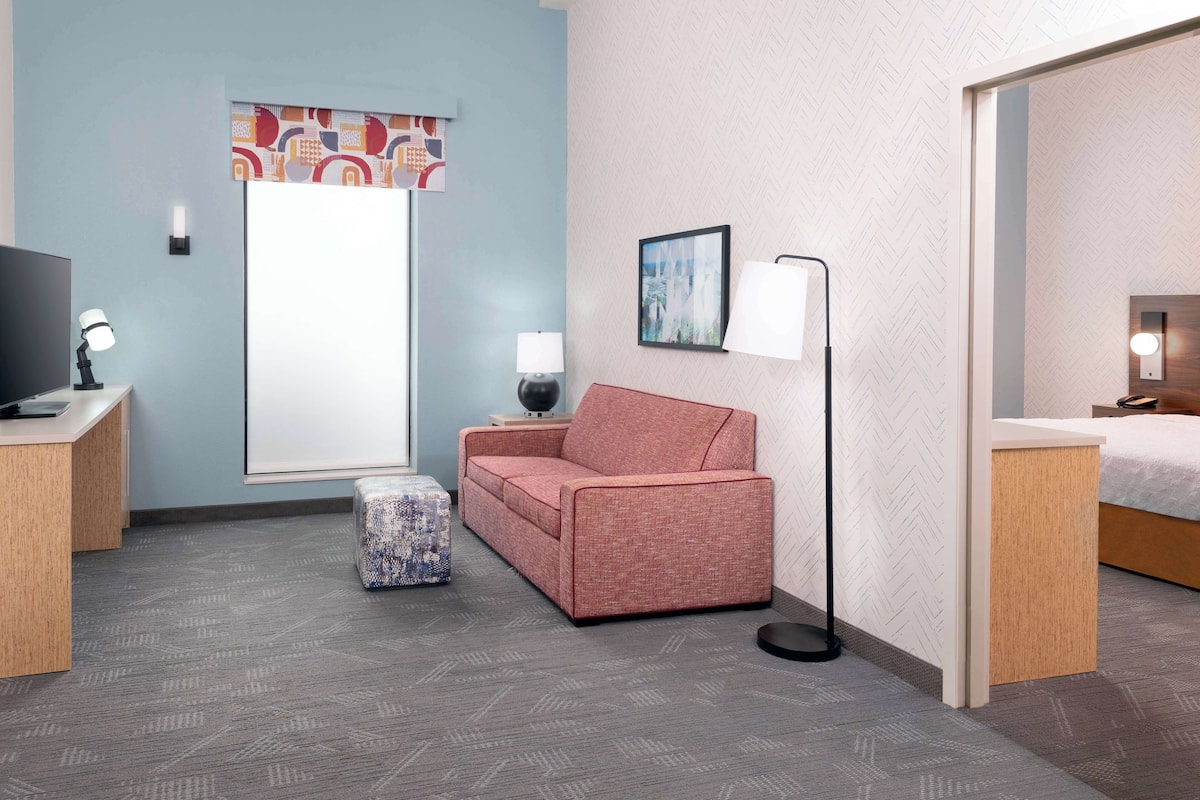 Premium bedding, in-room safe, free cribs/infant beds, free WiFi