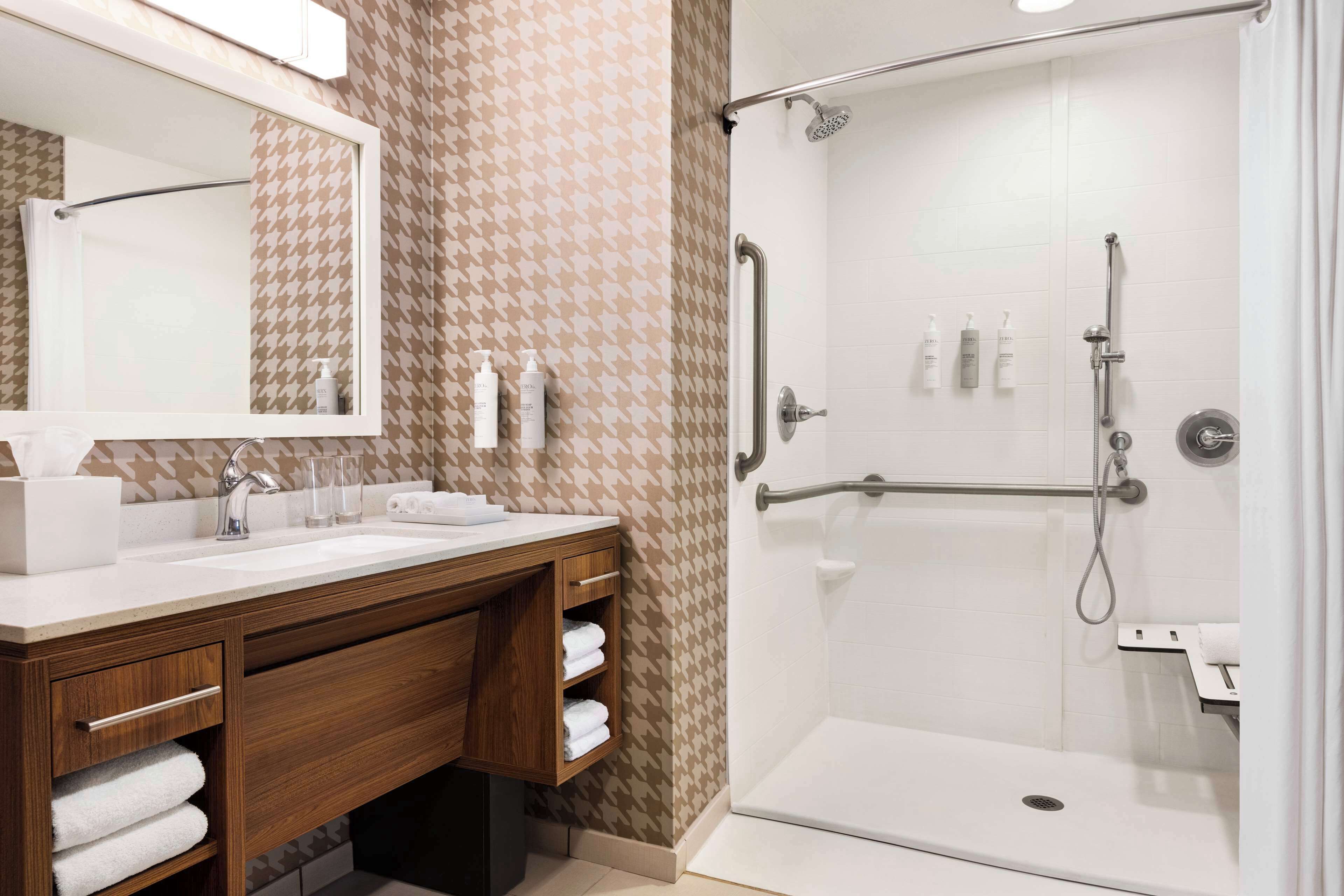 suite, 1 king bed, accessible (roll-in shower) | bathroom shower
