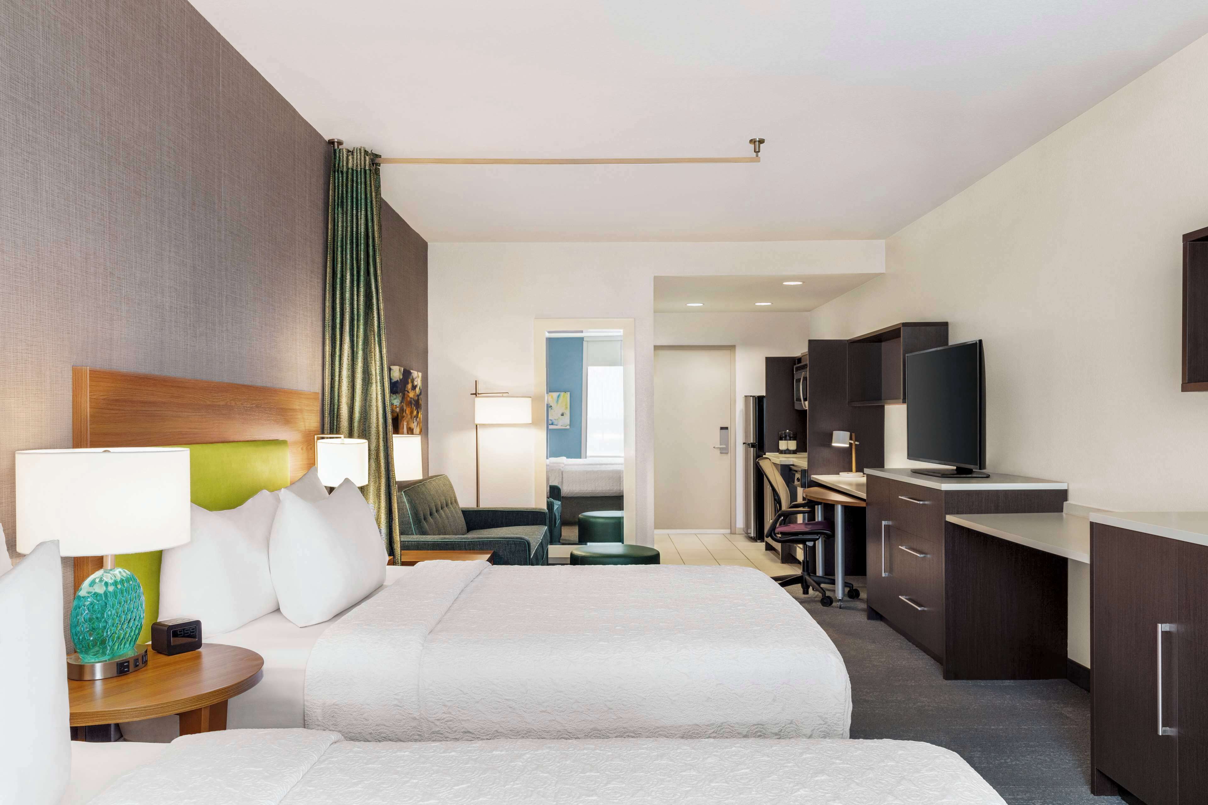 48-inch lcd tv with premium tv channels, tv, mp3 dock